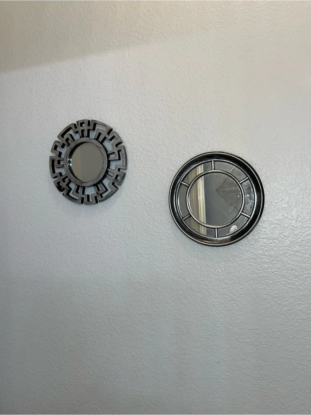 Decorative Round Wall Mirror Set of 2 in Silver